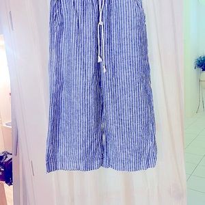 Super cute & comfy!! Linen, capri pants.